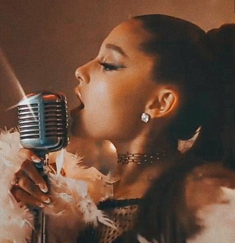 ArIaNa GrAnDe