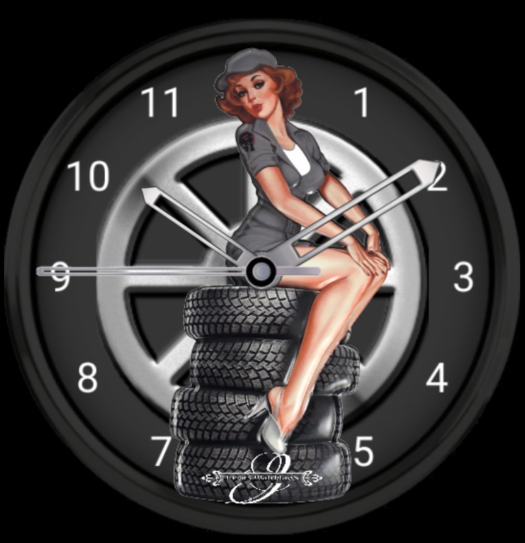 Clock Reifen Pin Up 