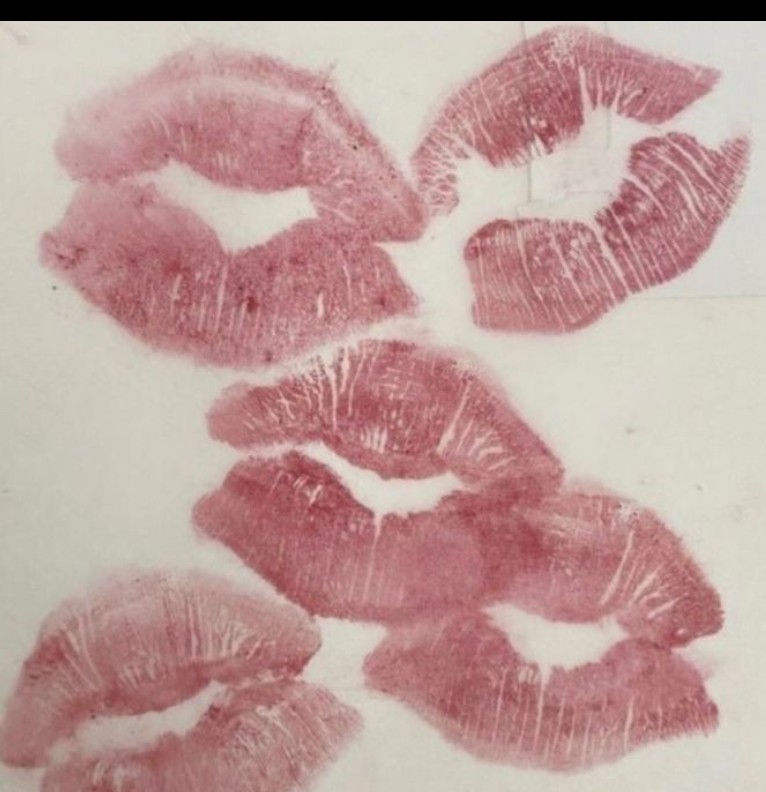 kiss yeieushjs