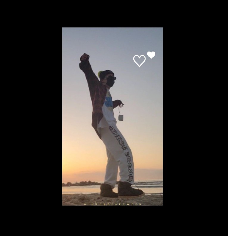 Hobi in the beach.