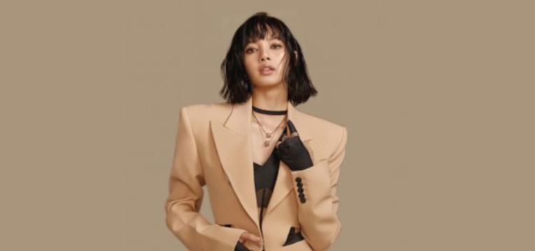 Lisa on VOGUE