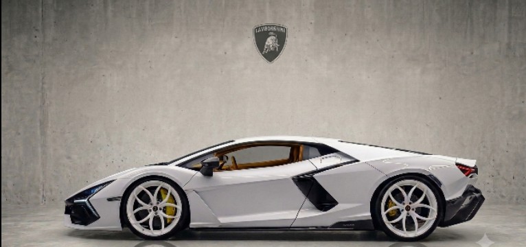 Lamborghini Revuelto 