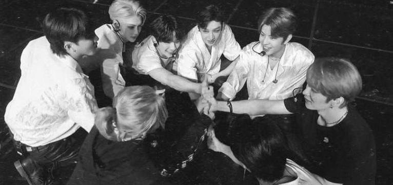 Stray Kids