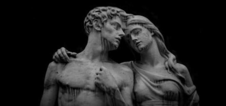 statue