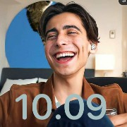  Aidan Gallagher 