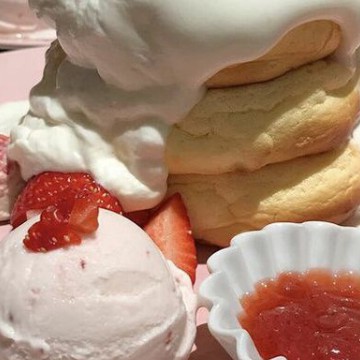 strawberry pancakeki