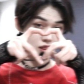 yj blurry heart