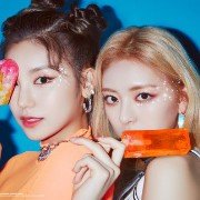 ITZY ITZ ICY YEJI AND YUNA 