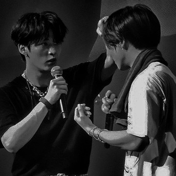 Minsung at concert