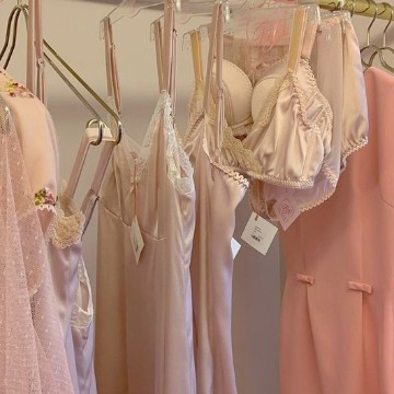 pink clothes