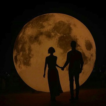 Isnt the moon lovely 