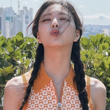 Yuna kiss