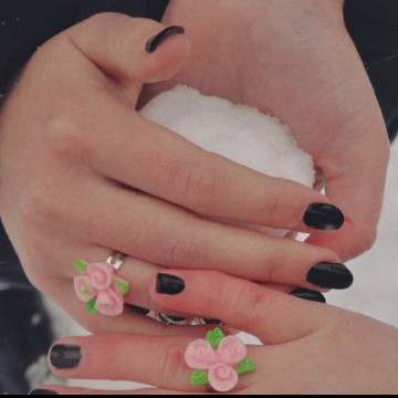 nails