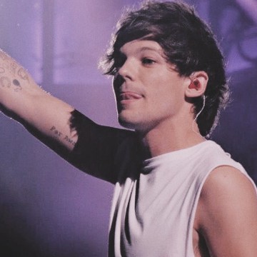 Louis Tomlinson Purple 