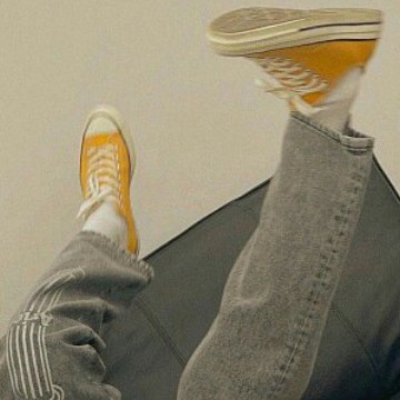 Nikis feet