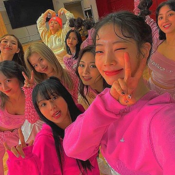 TWICE 
