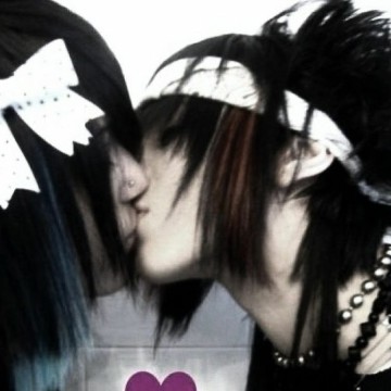 emo kiss