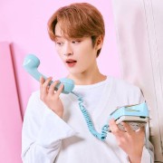 lee know pink