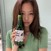 Jennie Blackpink green soda 2