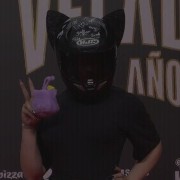nimu con casco