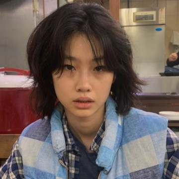 jung hoyeon