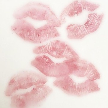 kiss kiss