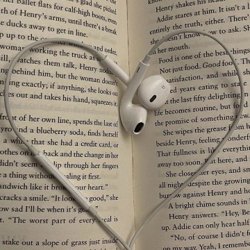 book/headphones aesthetic