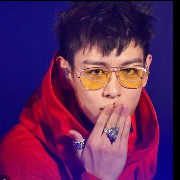 TOP BigBang red