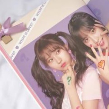 twice: sana & momo