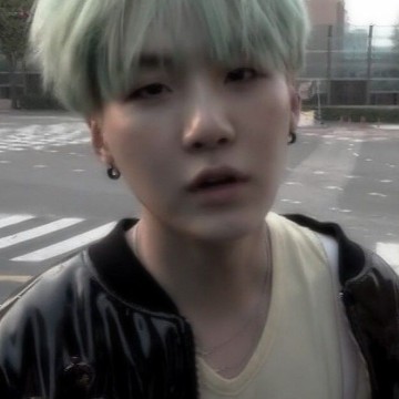 yoongi mint hair 