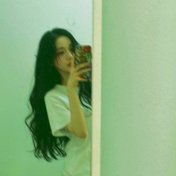 rina in green